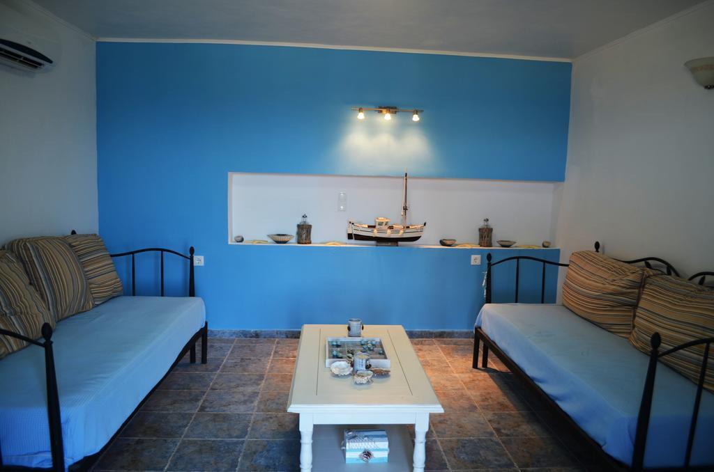 Villa Romanza Beach Villa Chalki Town Habitación foto