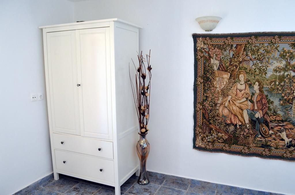 Villa Romanza Beach Villa Chalki Town Habitación foto