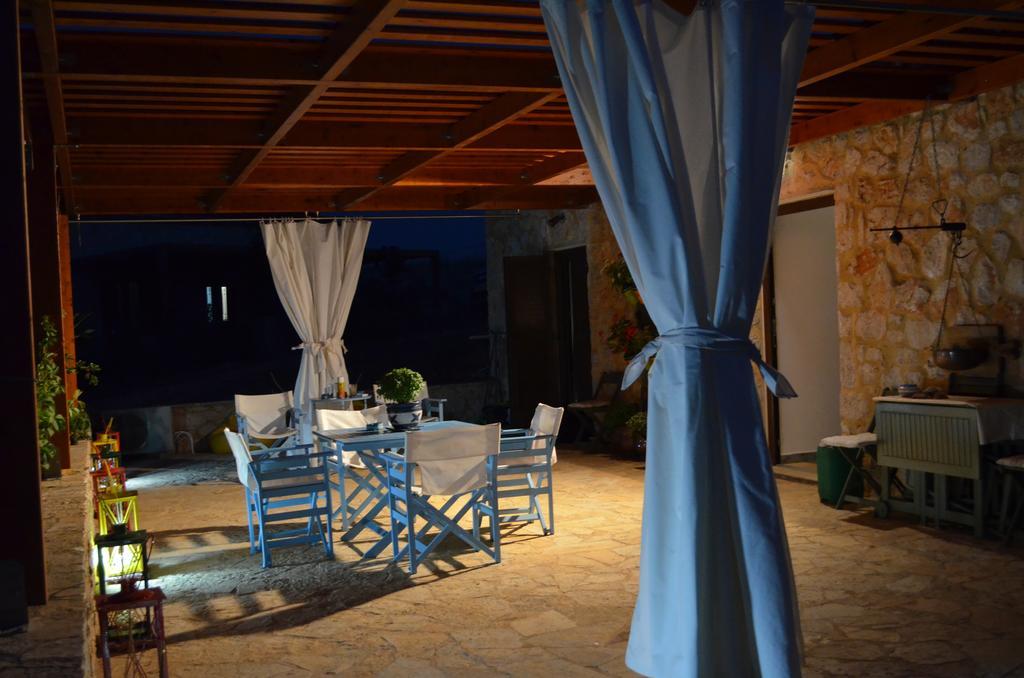Villa Romanza Beach Villa Chalki Town Habitación foto